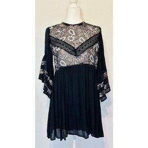 NWT UMGEE Women’s Babydoll Dress Laced Embroidered Bell Sleeves Size Small